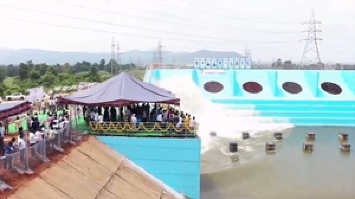 सीएम रेवंत रेड्डी ने भद्राद्री जिले में सीतारामा लिफ्ट सिंचाई परियोजना का किया शुभारंभ